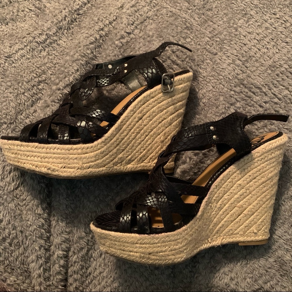 Black Wedges